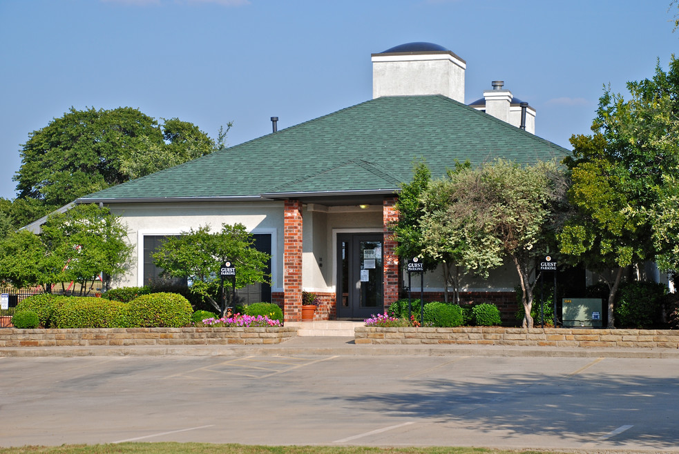 Fox Hollow Townhomes 
