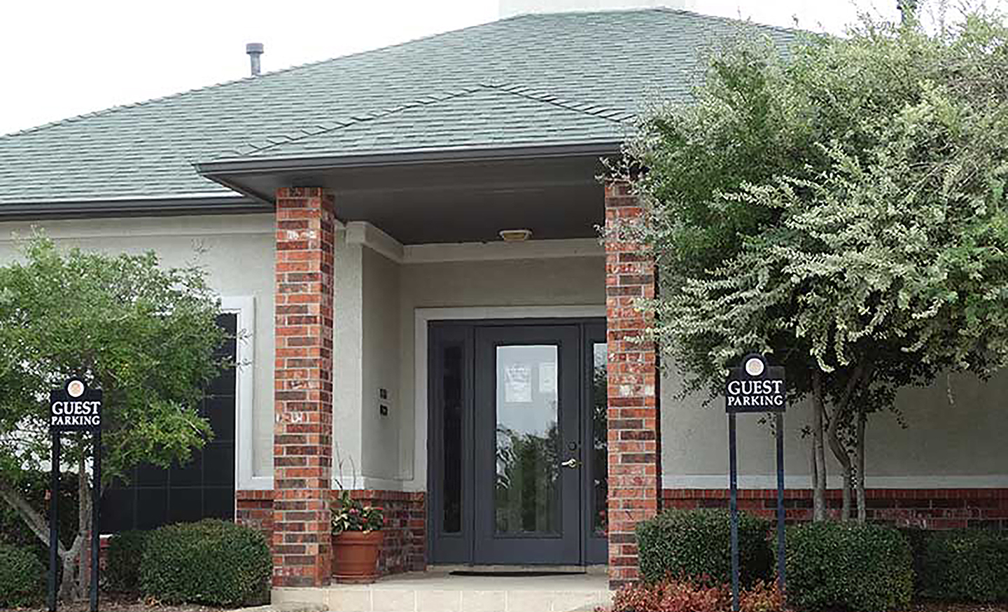 Fox Hollow Townhomes https://www.foxhollowweatherford.com/wp-content/uploads/sites/1036/2020/02/clubhouse1.jpg